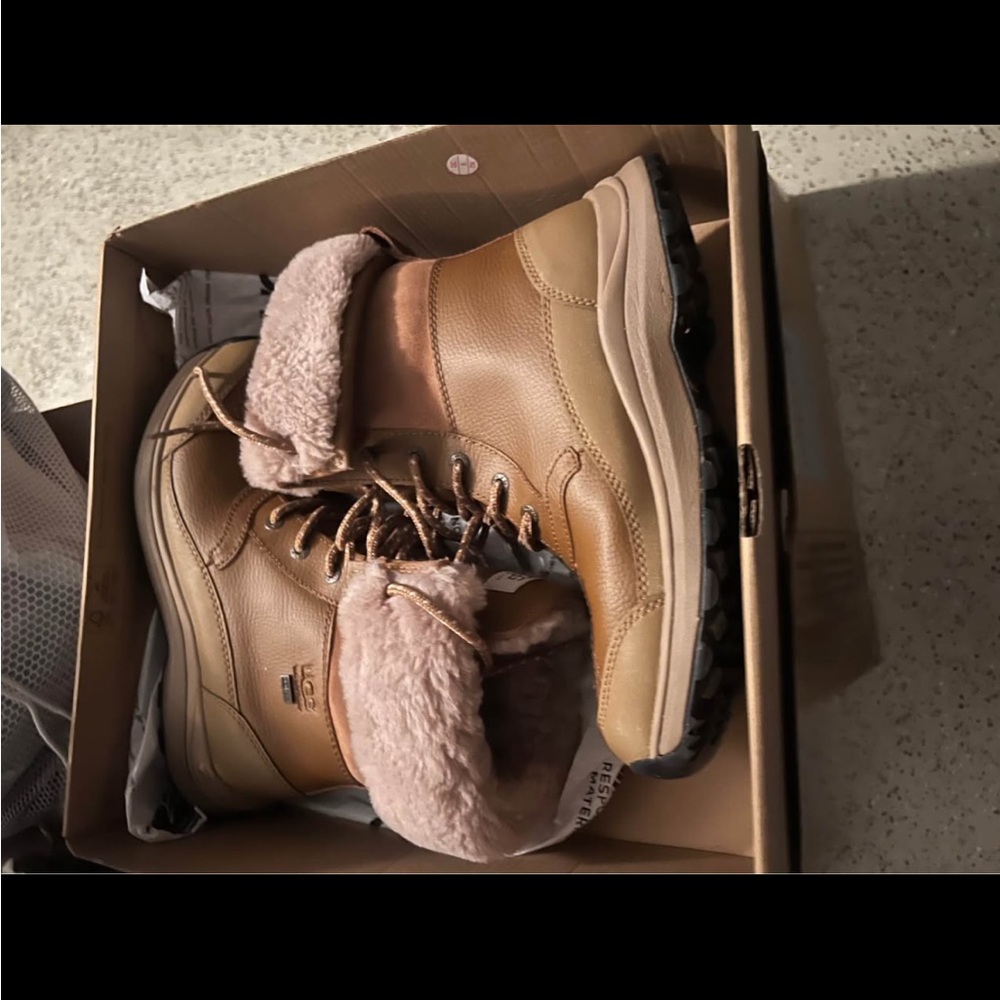UGG  Boots with Cozy Lining - Picture 7 of 8